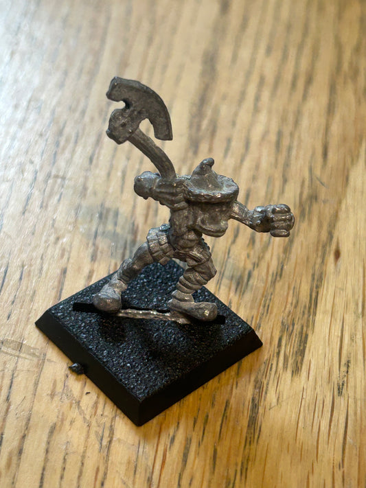Warhammer fantasy marauder miniatures orc warrior with hand axe x1