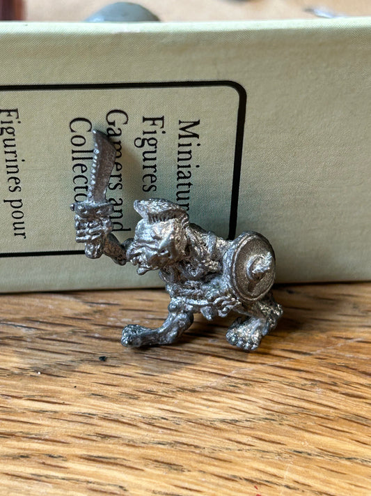 Citadel Miniatures Warhammer fantasy C12 Goblins leg ripper 1985
