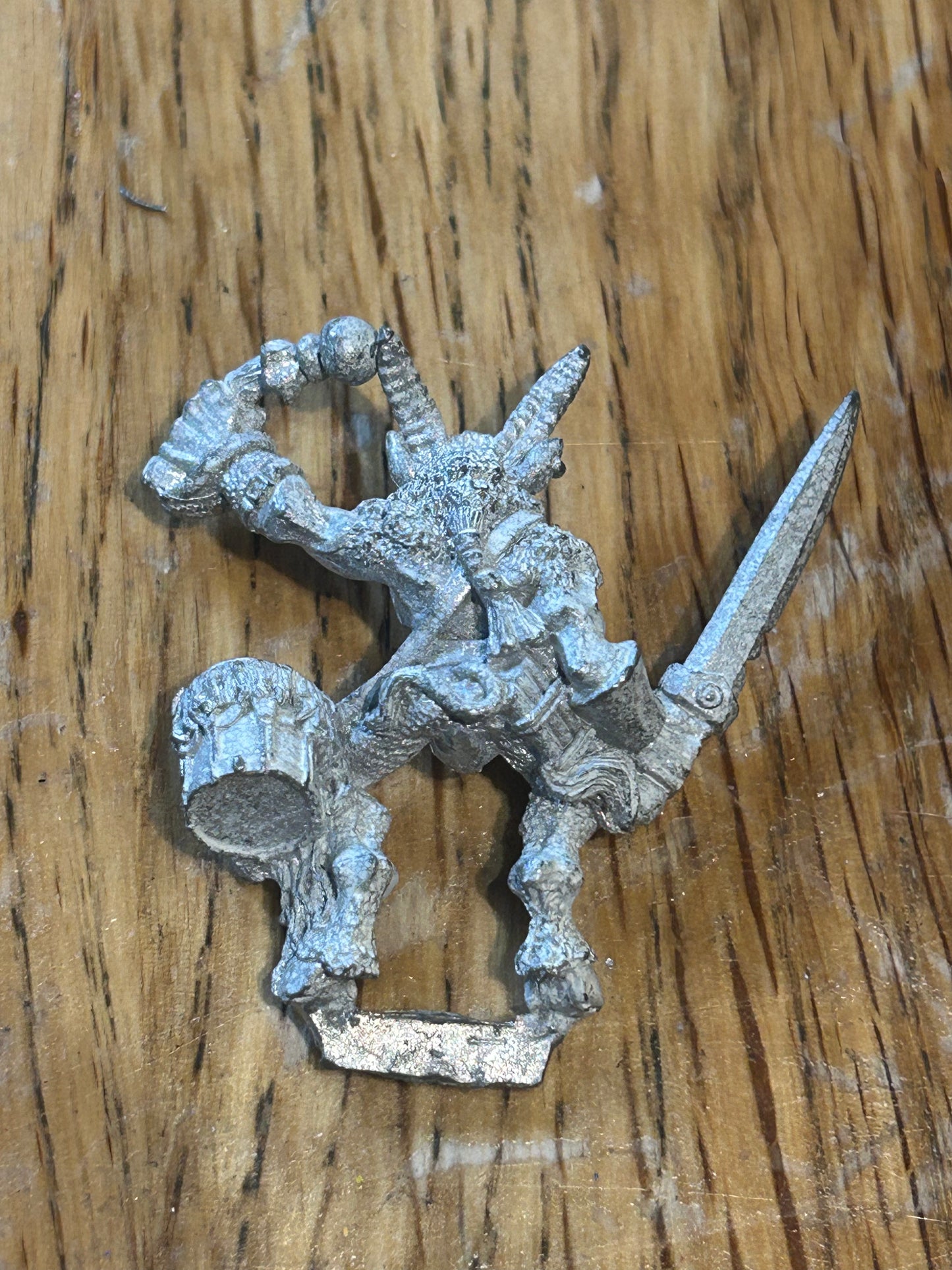 Warhammer Fantasy - Beasts of Chaos - MB9 Beastman musician [Metal] Marauder