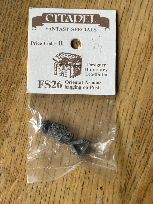 Vintage Citadel 1980s 25mm Fantasy Specials FS26-1 “ Hero’s Armour on Post “  in sealed bag