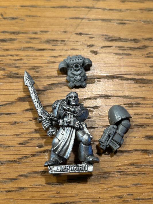 Warhammer 40K Space Marines Lexicanium Librarian Metal Complete 1994 (has been stripped and has a normal backpack)
