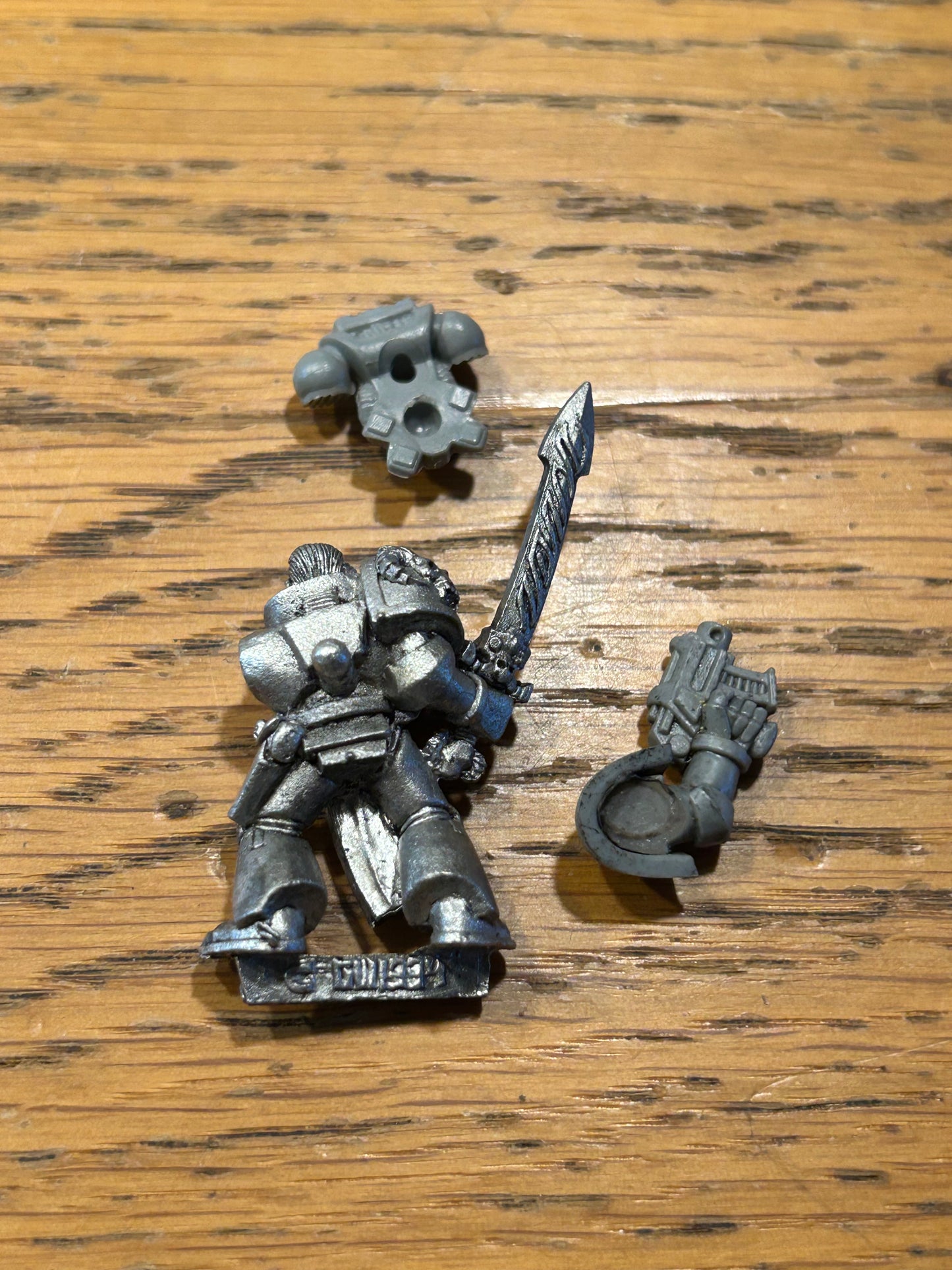 Warhammer 40K Space Marines Lexicanium Librarian Metal Complete 1994 (has been stripped and has a normal backpack)