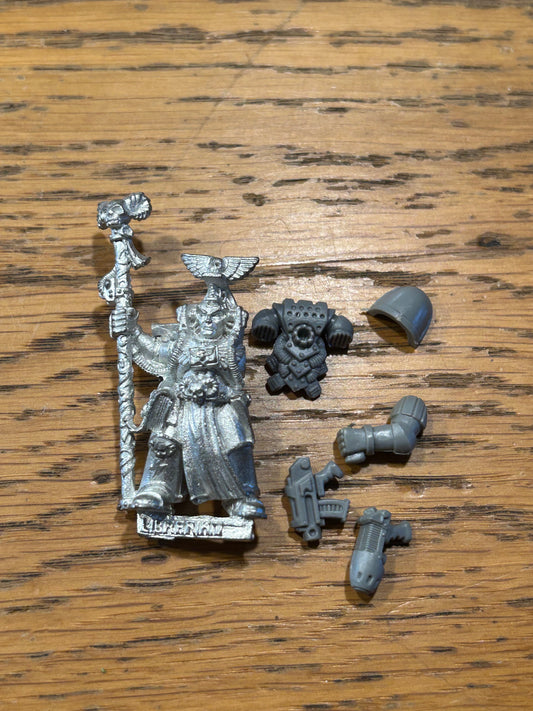 Warhammer 40k Space Marines Epistolary Librarian Metal
  (has a normal backpack)