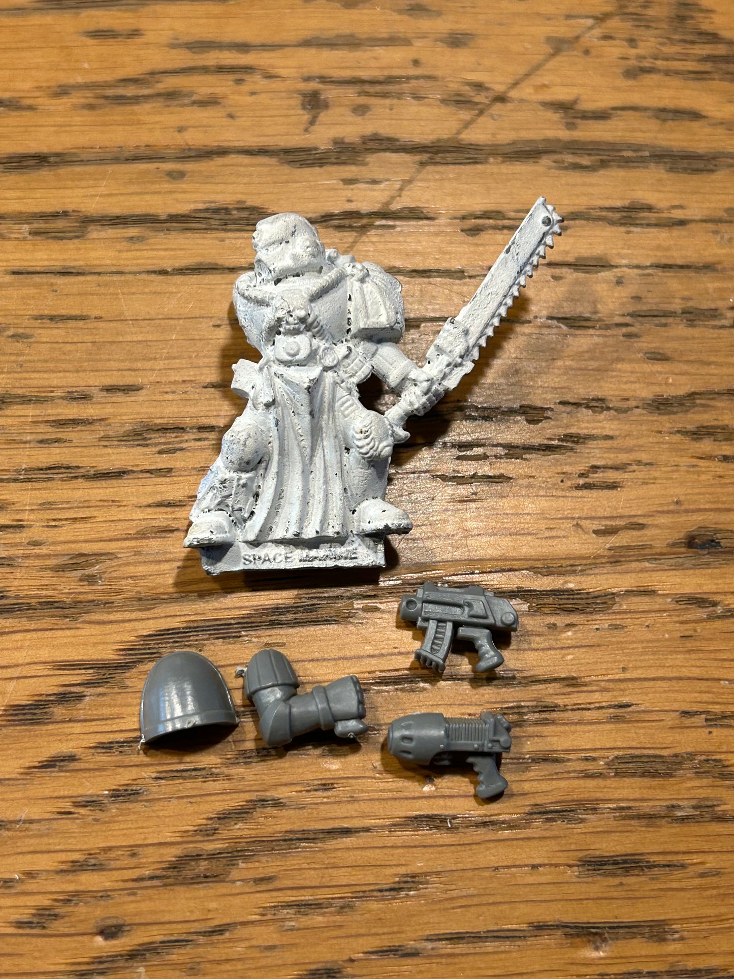 Warhammer 40K: Space Marines- Veteran W/ Chainsword