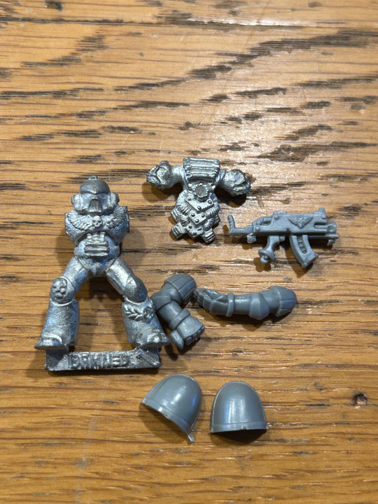 Warhammer 40k space marine legion of the damned body with back pack (no metal shoulder pads or gun)