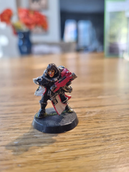 Warhammer 40k sisters of battle sister with bolt gun (no backpack )