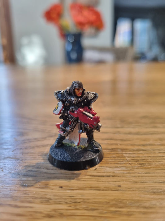 Warhammer 40k sisters of battle sister with bolt gun (no backpack )