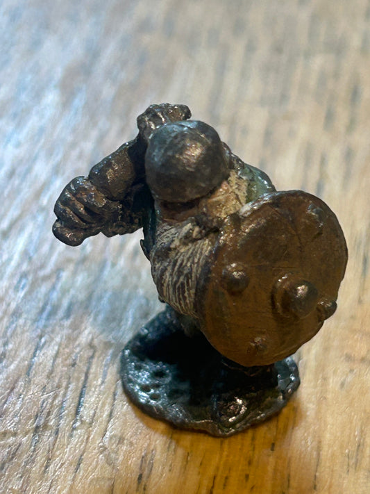 Warhammer fantasy preslotta dwarf with hammer and shield