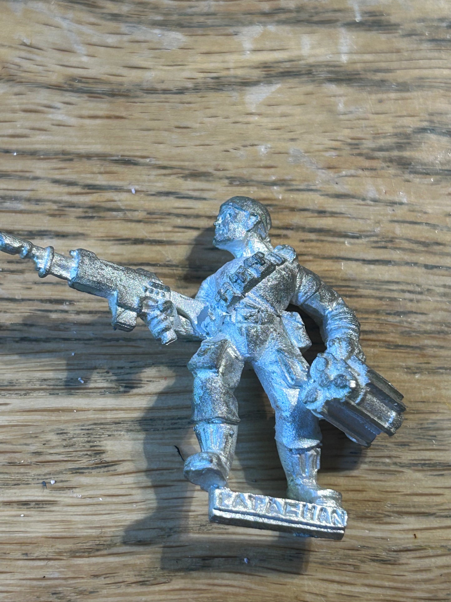 WARHAMMER40K   IMPERIAL GUARD  CATACHAN  TROOPER WITH DEMOLITION CHARGE