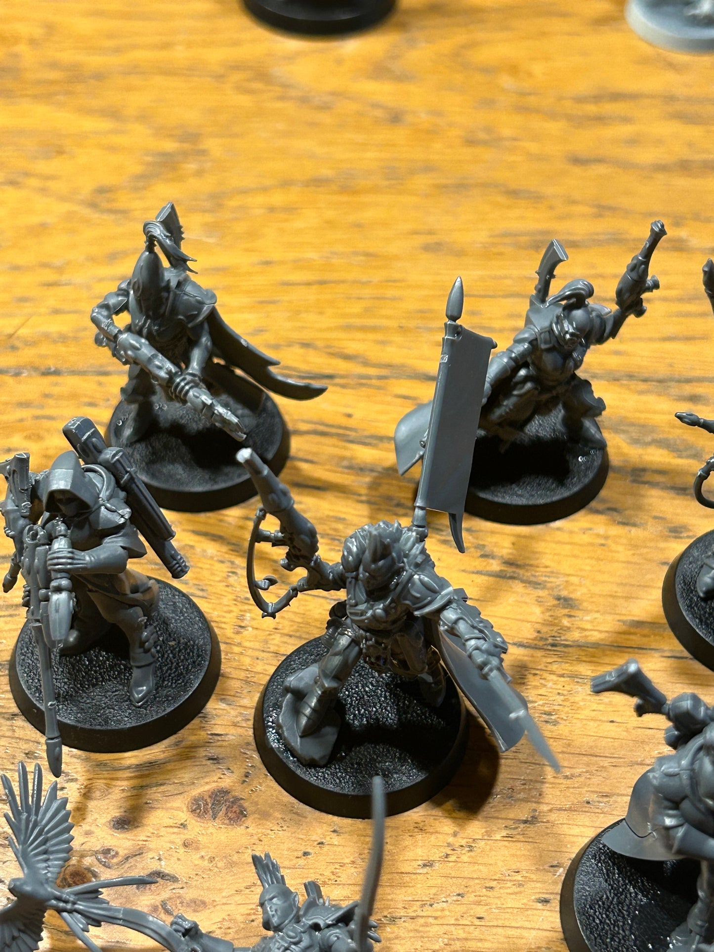 Warhammer 40k eldar job lot (I think it’s mostly the kill team models) 14 models, one rifle is damaged