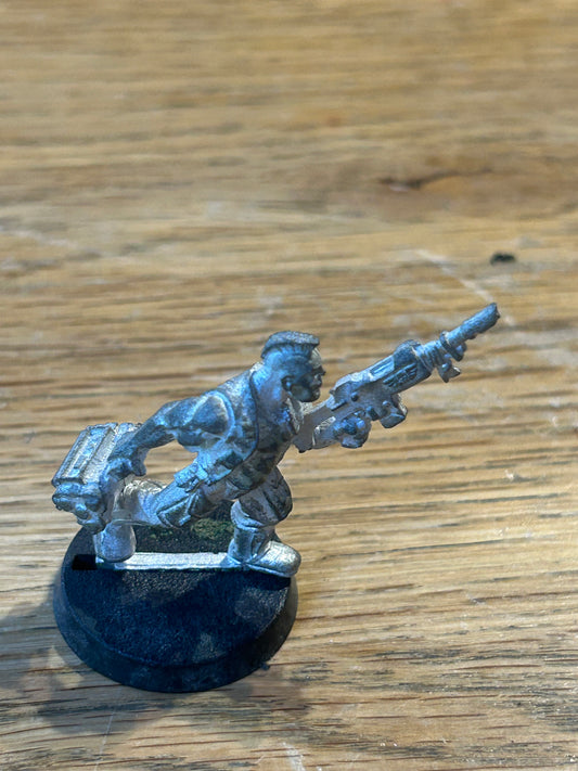 WARHAMMER40K   IMPERIAL GUARD  CATACHAN  TROOPER WITH DEMOLITION CHARGE