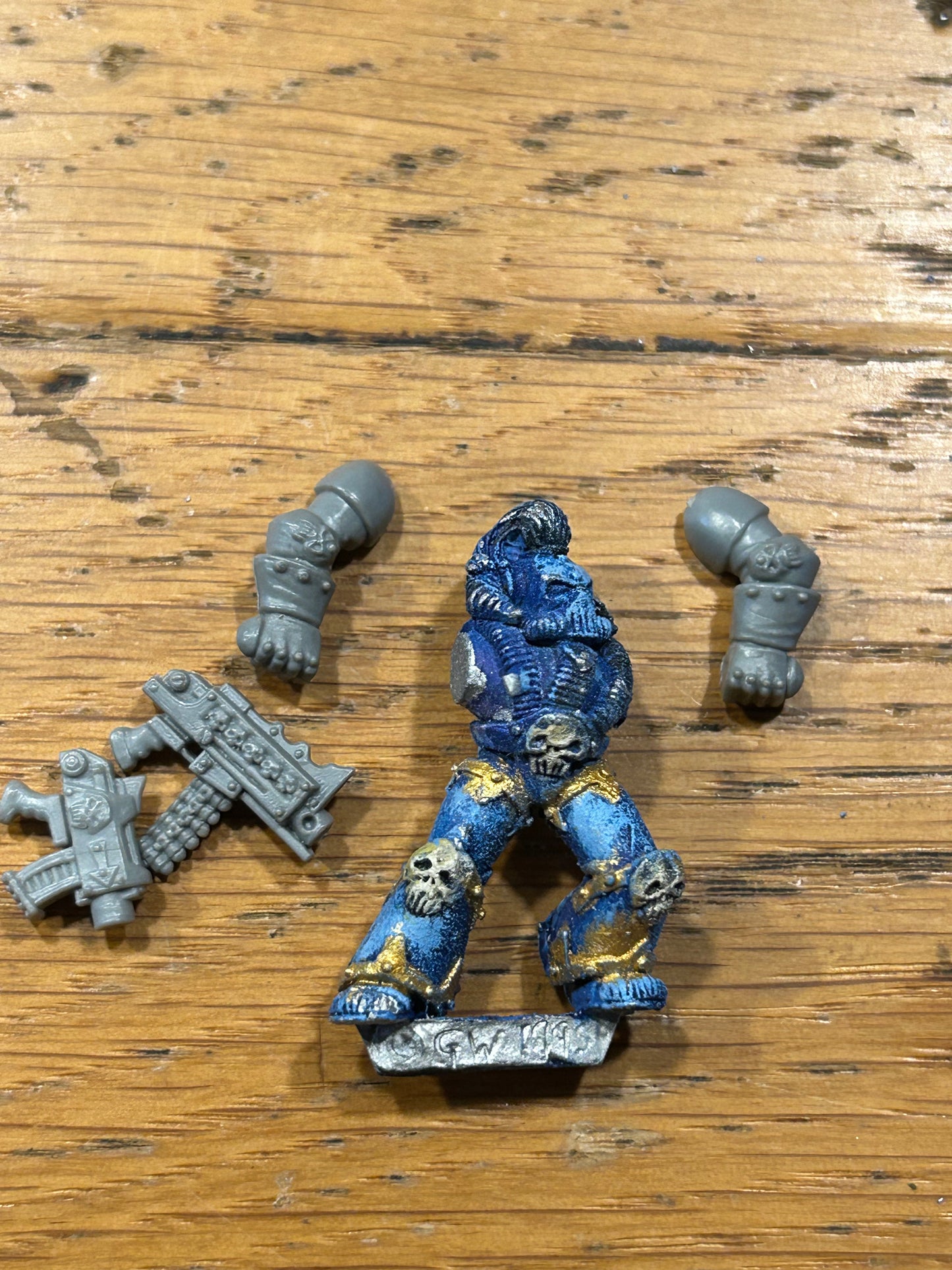 Warhammer 40k chaos space marines second edition space marine (no backpack or shoulder pads).