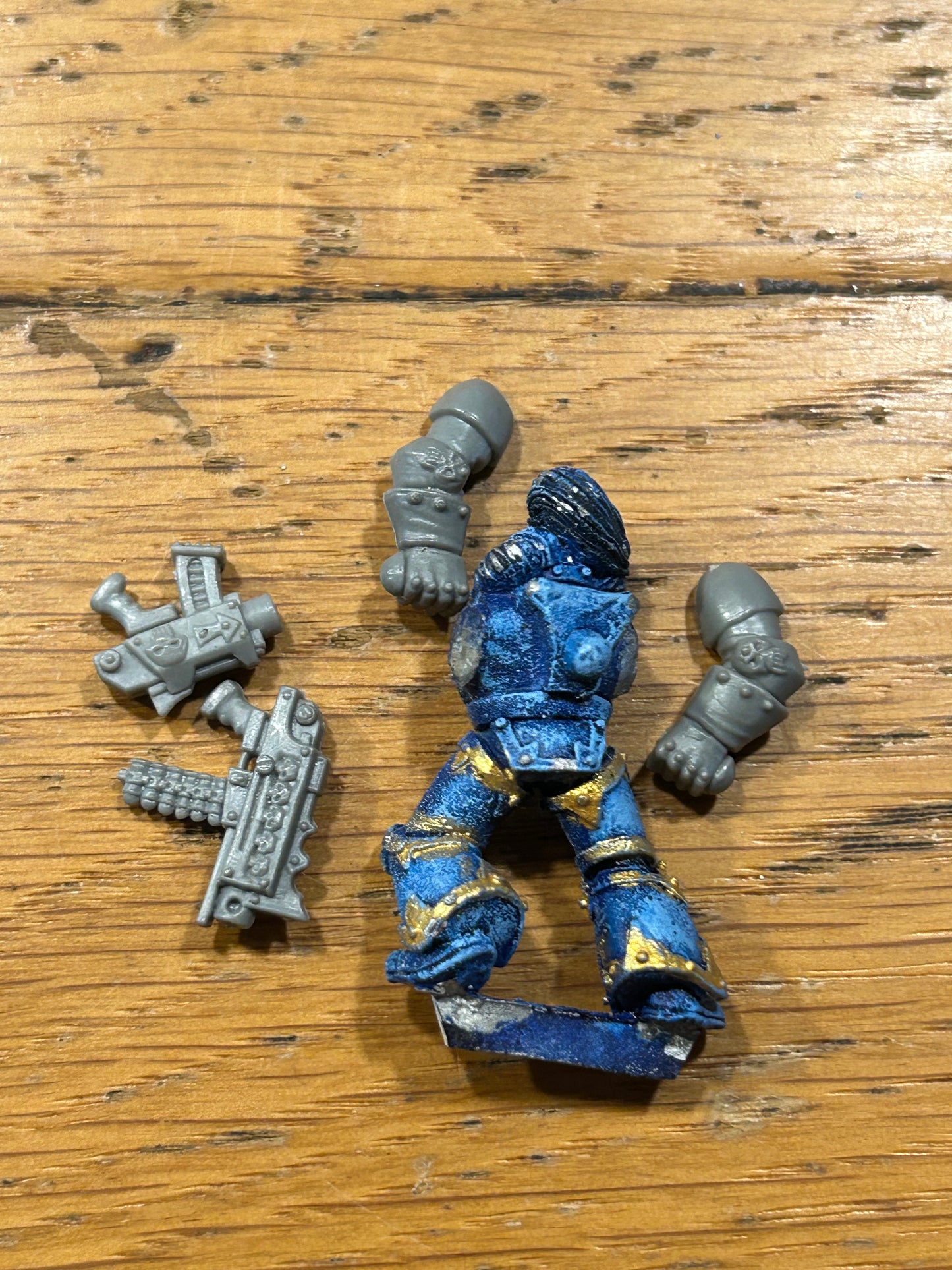 Warhammer 40k chaos space marines second edition space marine (no backpack or shoulder pads).