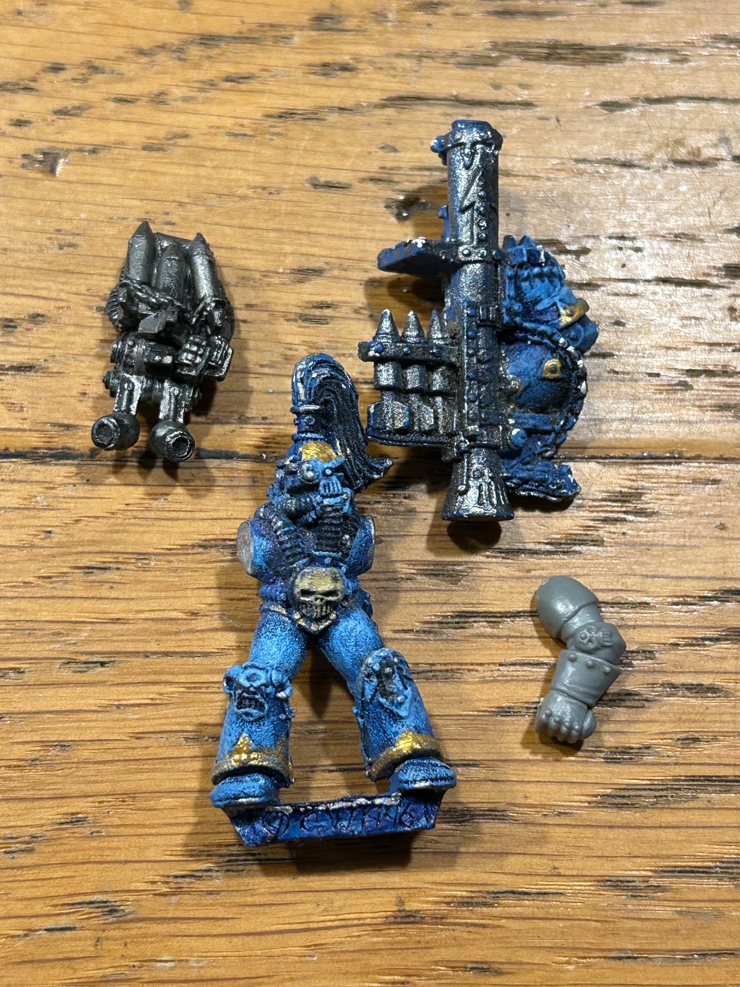 Warhammer 40k chaos space marines second edition space marine (missing one plastic shoulder pad)