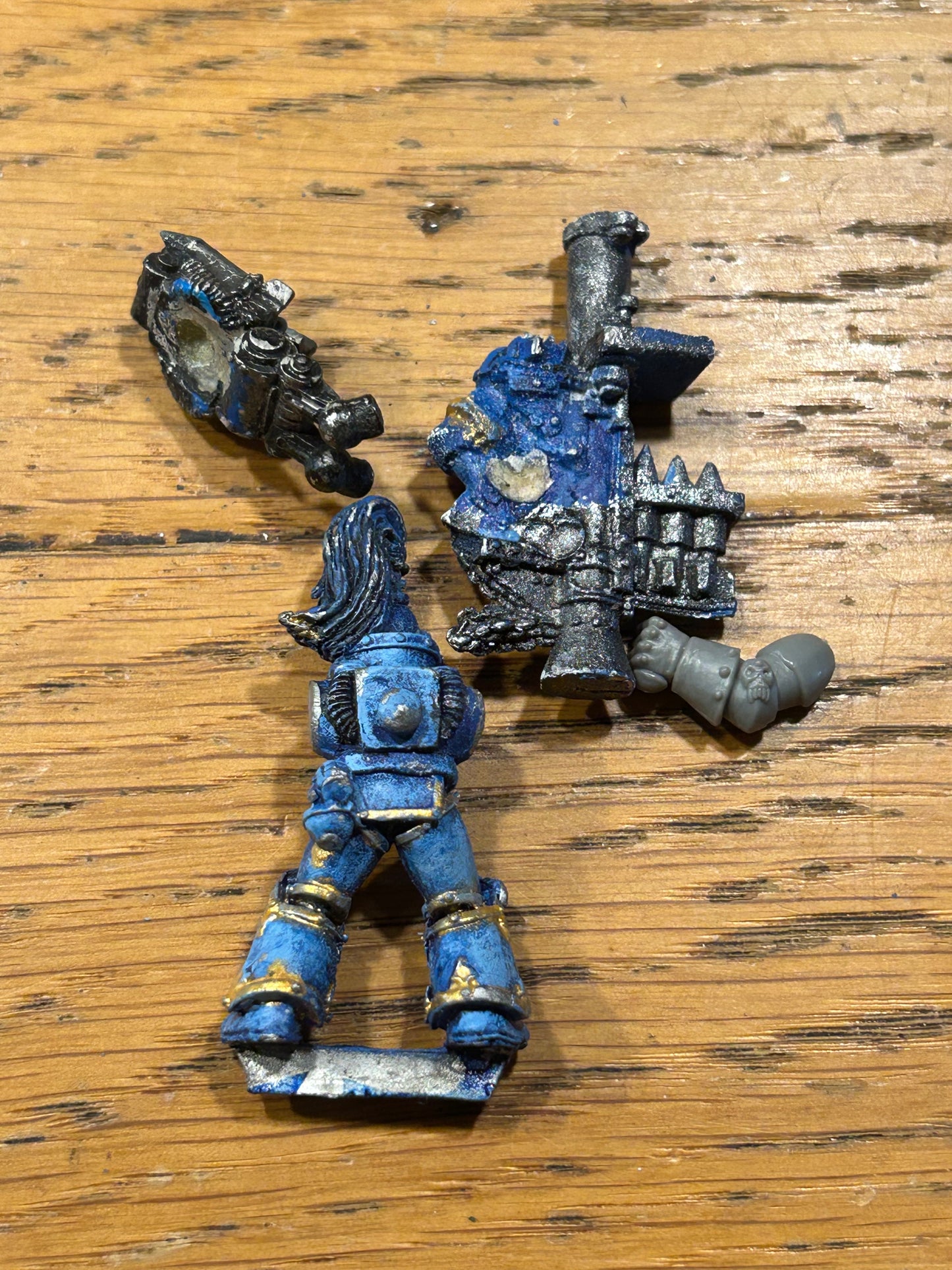 Warhammer 40k chaos space marines second edition space marine (missing one plastic shoulder pad)