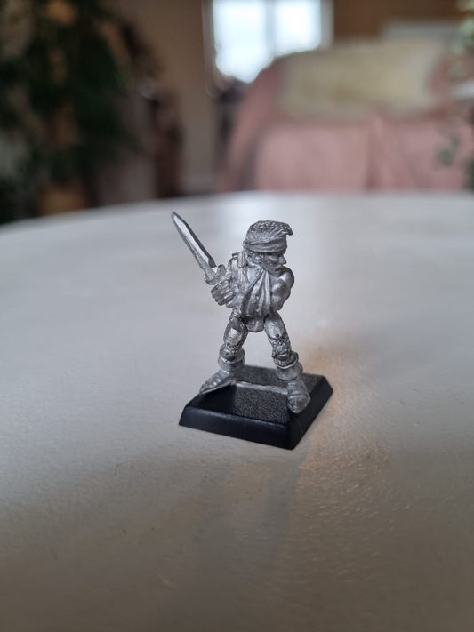 Warhammer Fantasy old world wood elf  Elf Wardancer ELF5 Hathnir sword and bandaged arm