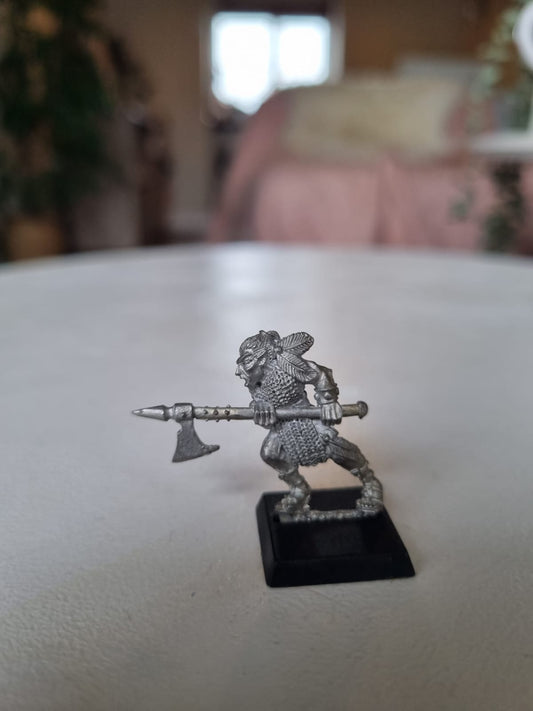 Warhammer Fantasy old world wood elf  wardancer with axe/halberd Midhrir
