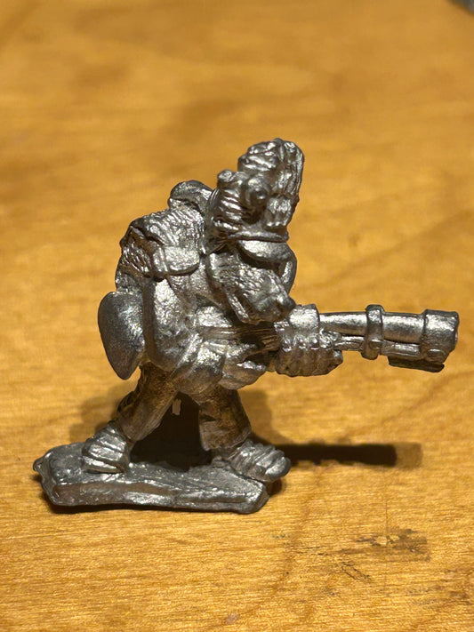56011 16TH OSTARIAN LINE GRENADIER flintloque (missing his bayonet)