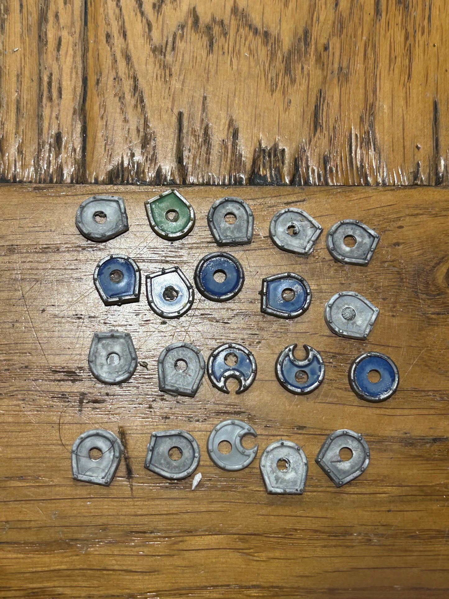Warhammer fantasy 80’s shields x20