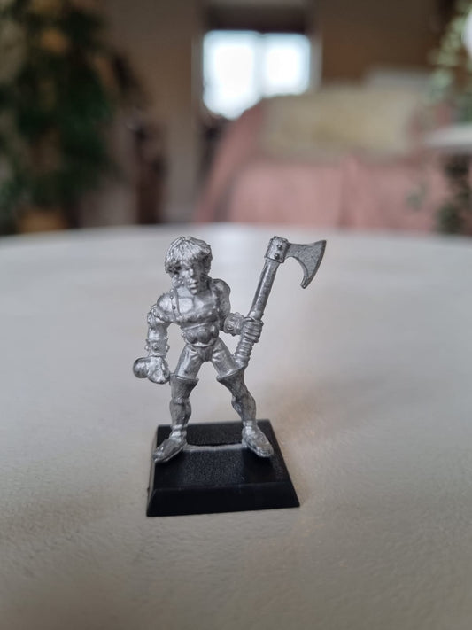 Warhammer Fantasy old world wood elf  wardancer with axe Aengus