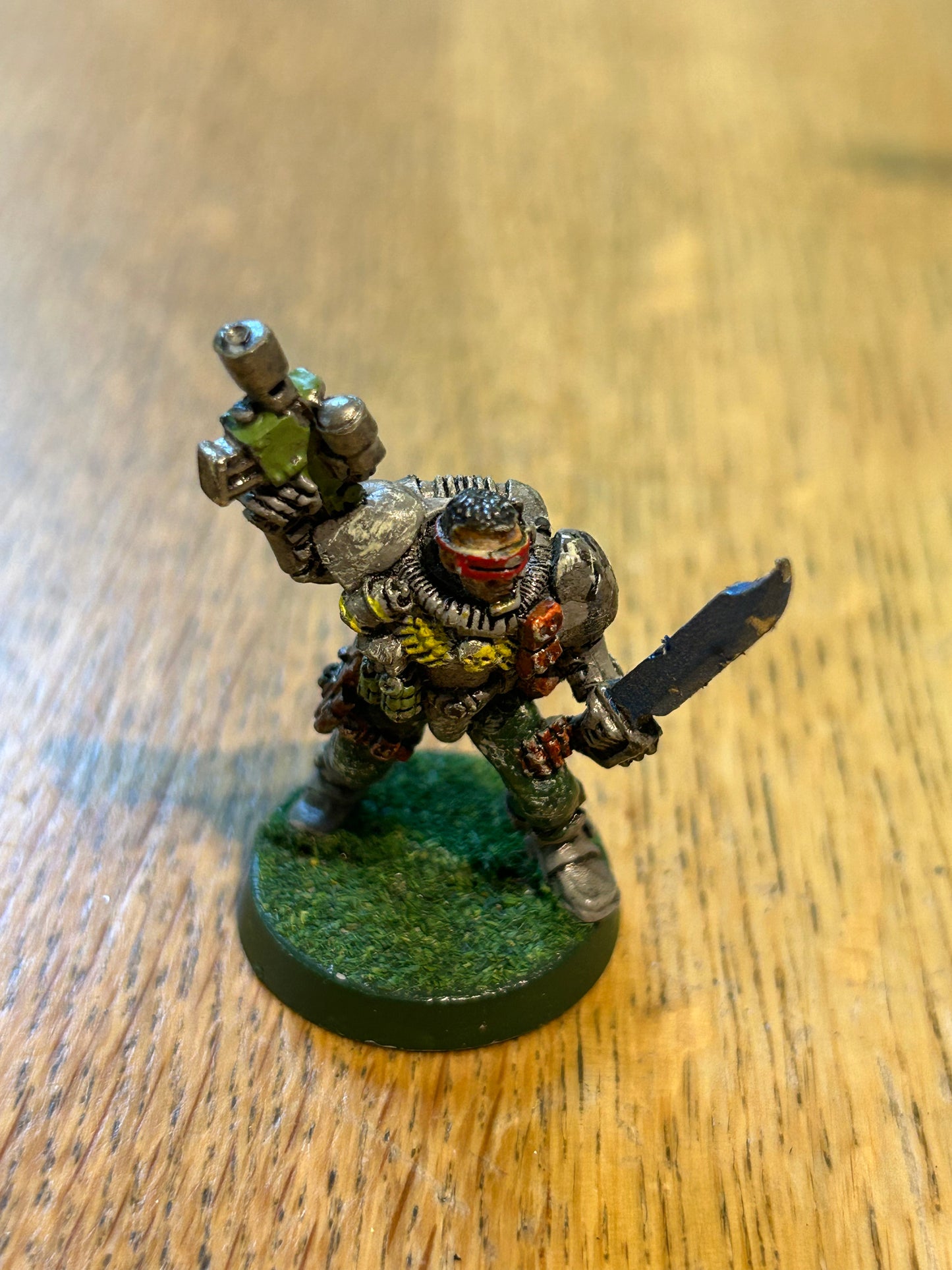 Scout - bolt pistol & sword - Space Marine - Metal -