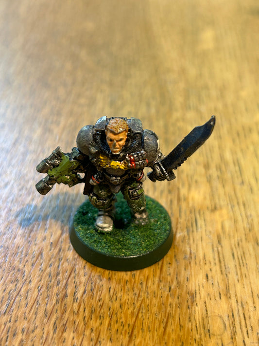 Scout - bolt pistol & sword - Space Marine - Metal -