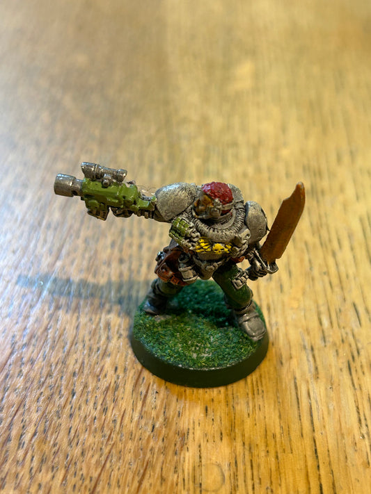 Scout - bolt pistol & sword - Space Marine - Metal -