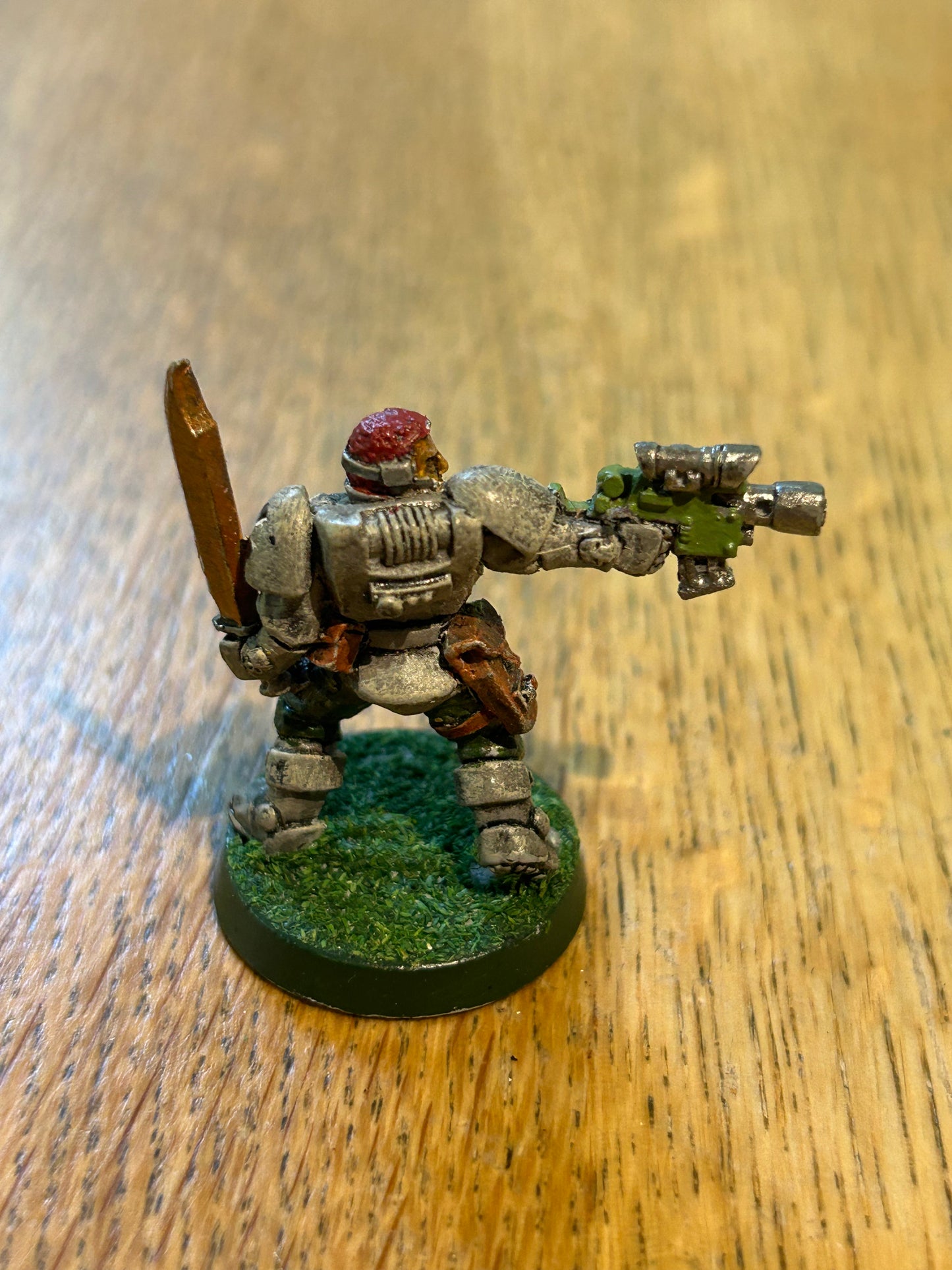 Scout - bolt pistol & sword - Space Marine - Metal -