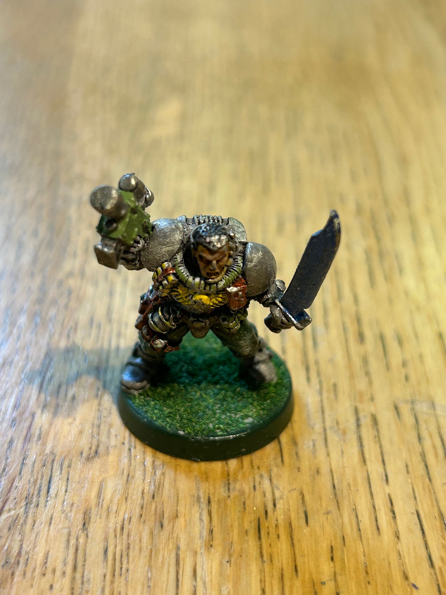 Scout - bolt pistol & sword - Space Marine - Metal -
