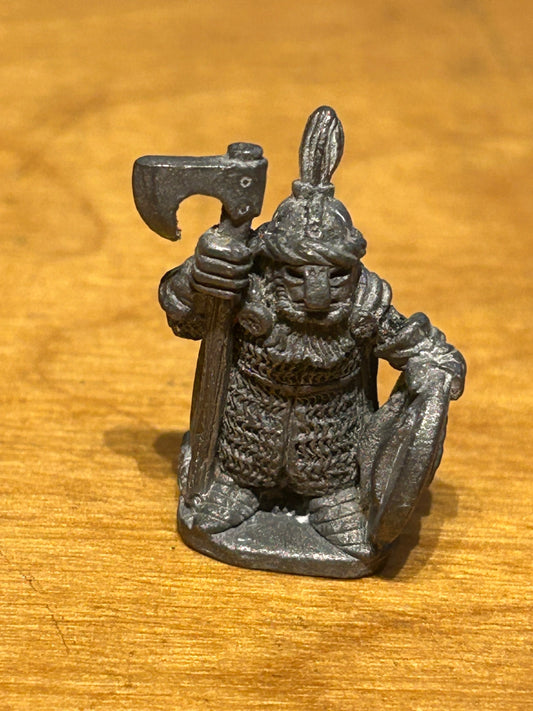 DH5-05 DWARF FULL ARMOUR WITH SHIELD AND LONG HANDLE AXE Alternative armies