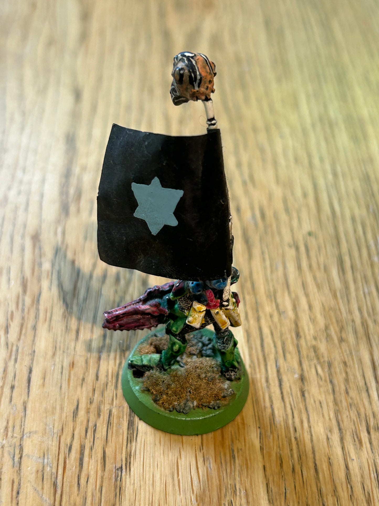 Rogue Trader Warhammer 40k Eldar Guardian standard Bearer (missing original standard)
